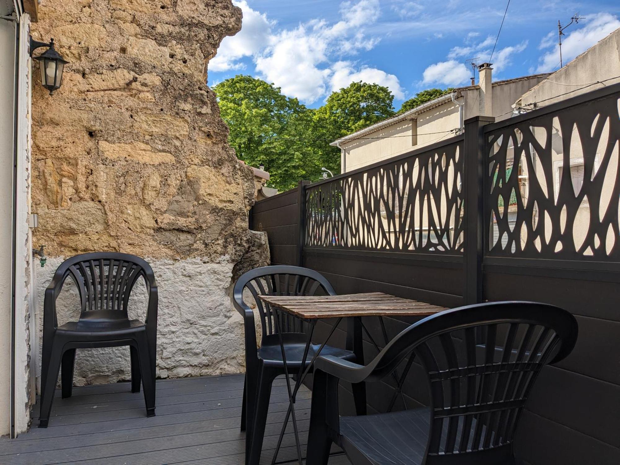 Spacious Town House With Balcony Montagnac  Eksteriør billede