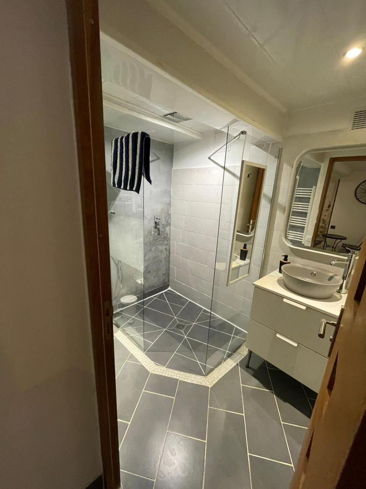 Spacious Town House With Balcony Montagnac  Eksteriør billede