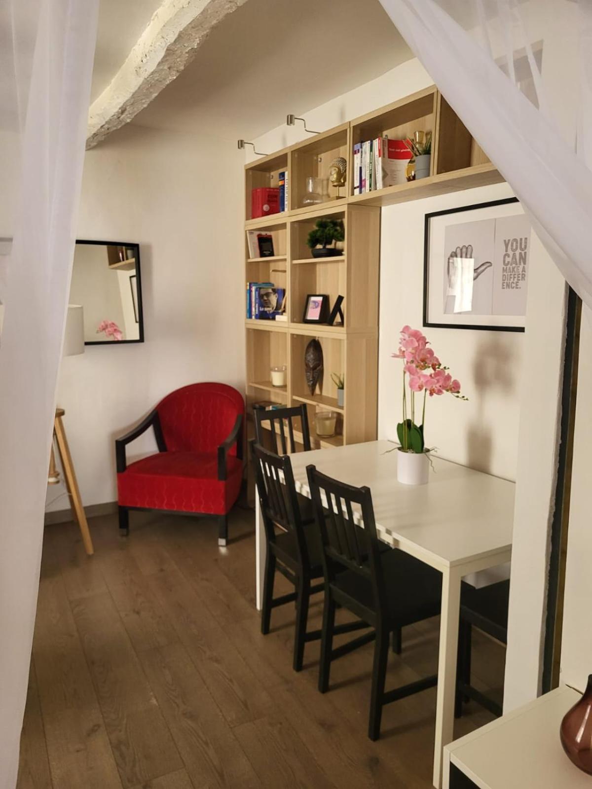 Spacious Town House With Balcony Montagnac  Eksteriør billede