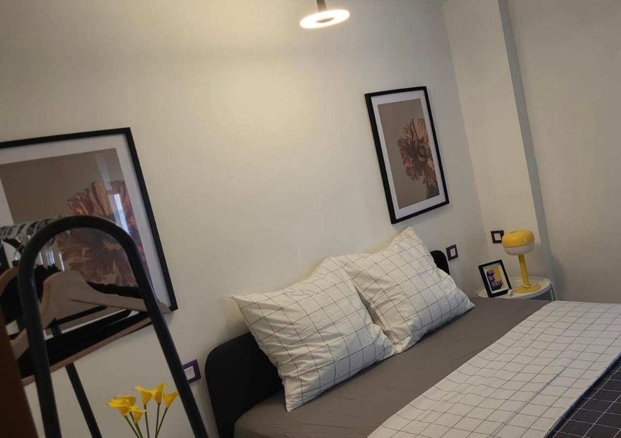 Spacious Town House With Balcony Montagnac  Eksteriør billede