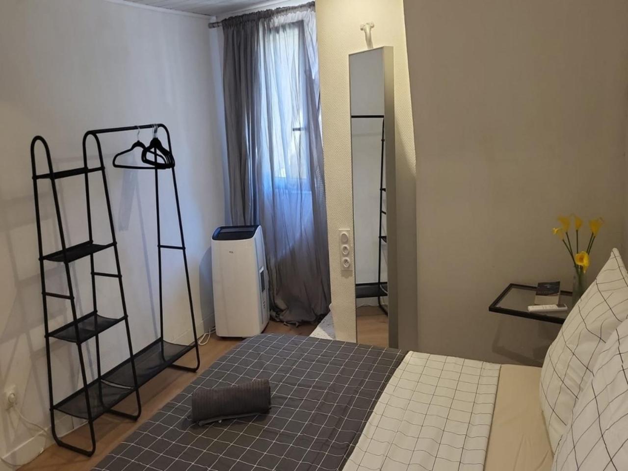 Spacious Town House With Balcony Montagnac  Eksteriør billede