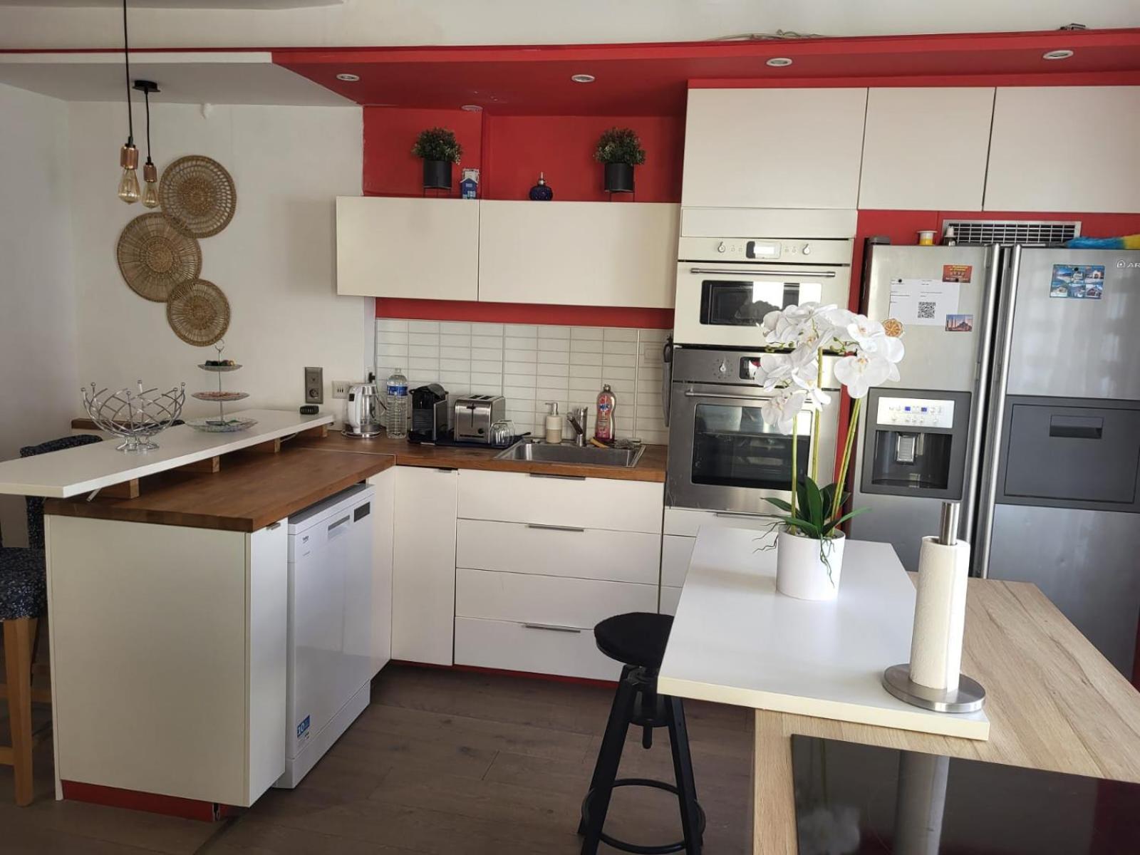 Spacious Town House With Balcony Montagnac  Eksteriør billede